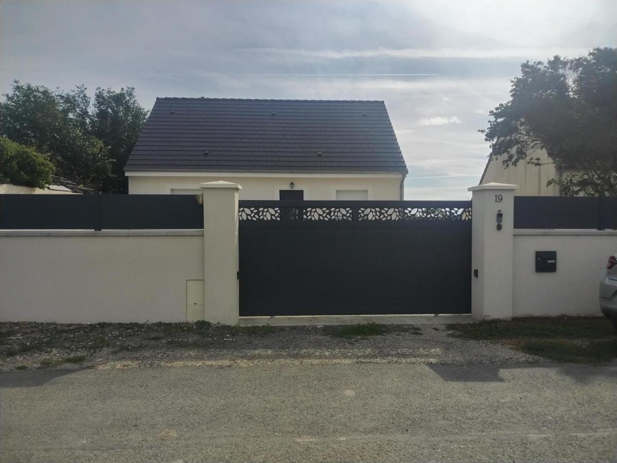 Petite Maison Au Calme Poupry Exterior foto